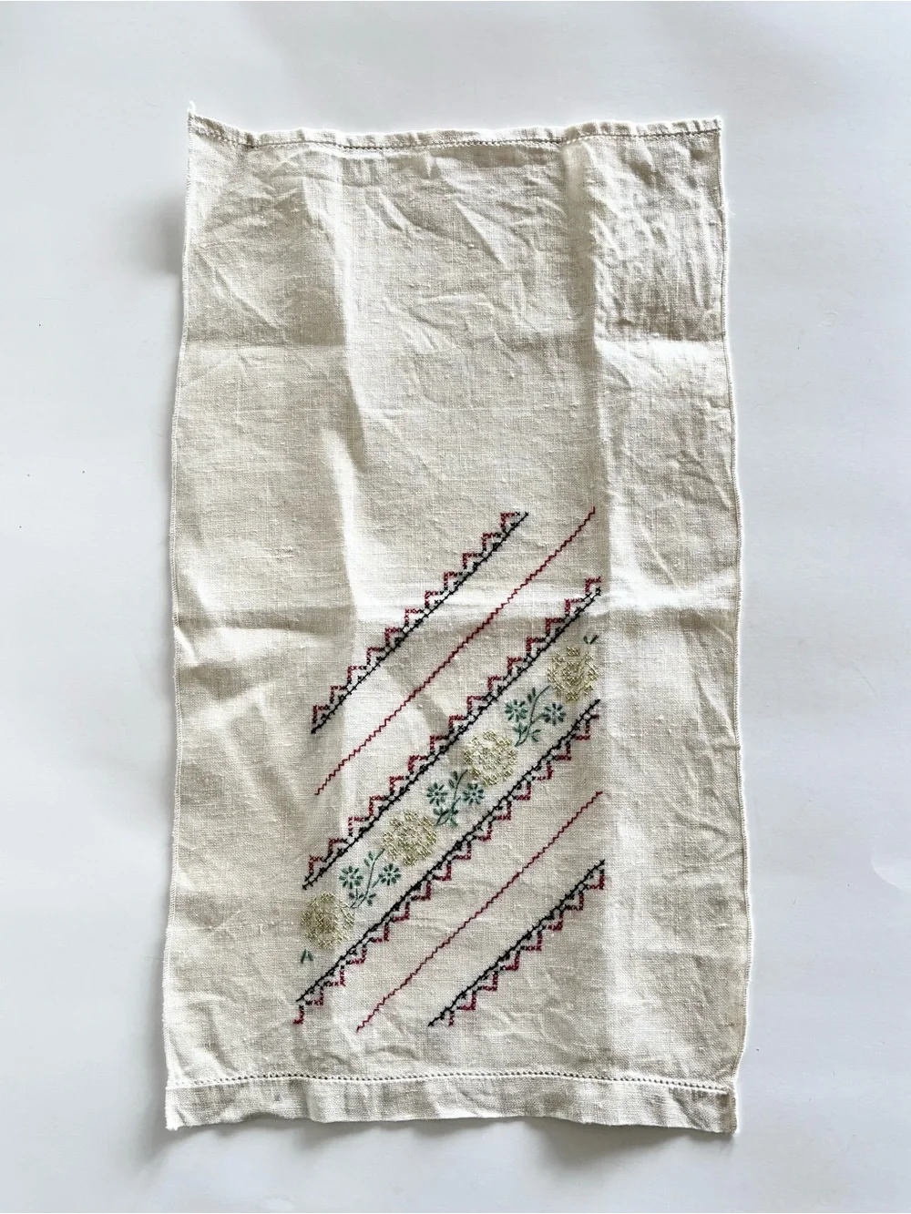 Vintage Linen Cross Stitched Guest Towels Fingertip Towels Tea  Towels Pair